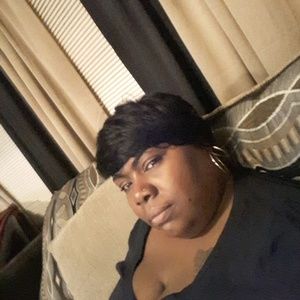 Meet your Posher, Monique